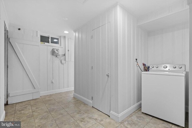 Building Photo - 227 Willow Ave