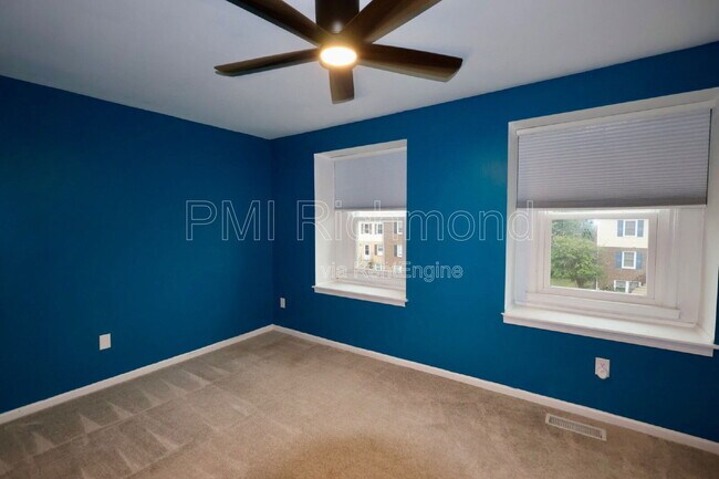 Building Photo - 1522 Presidential Dr