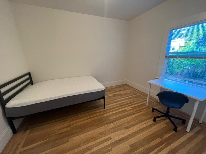 Bedroom 3 - 1694 Oxford St