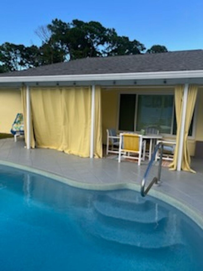 Building Photo - 3 BEDROOM POOL HOME OASIS IN FLORIDA SHORE...