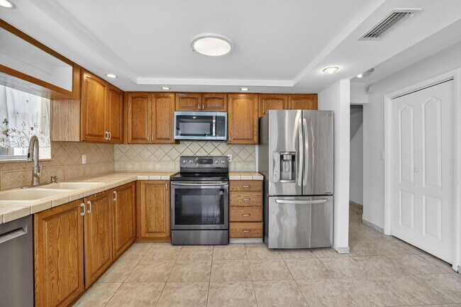 Building Photo - 5514 SW 44th Terrace