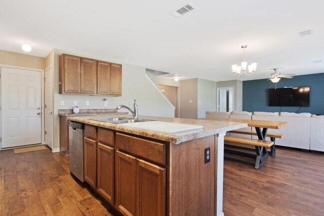Building Photo - 44 Whisperwood Ln