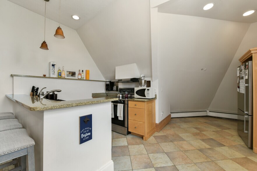 Building Photo - 1774 Beacon St