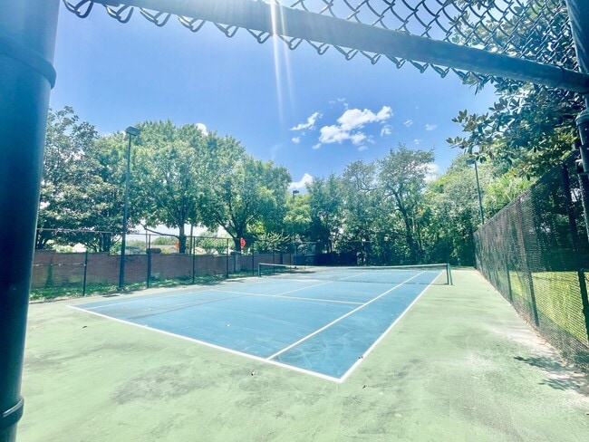Building Photo - Barksdale 2 Bed / 2 Bath