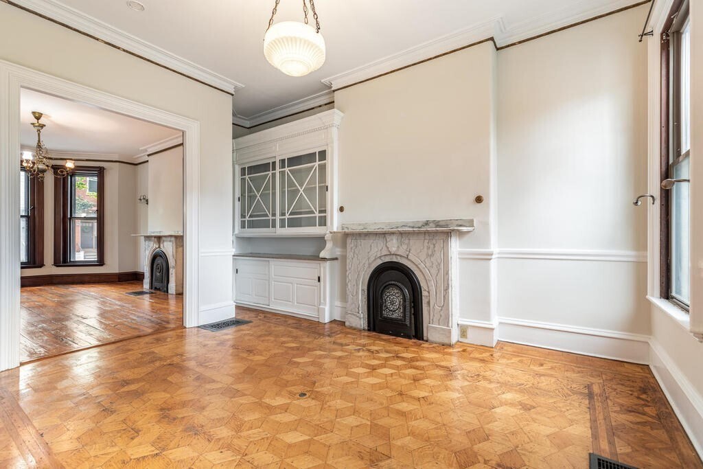 Building Photo - 325 K St