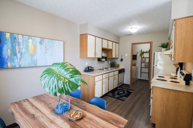 Building Photo - The Lakes of Westdale