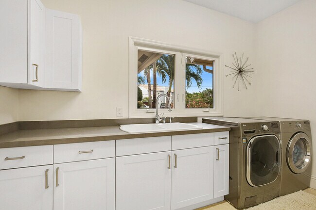 Building Photo - 3001 Jasmine Ct