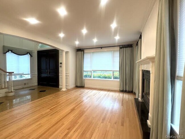Building Photo - 1A Floyd Pl