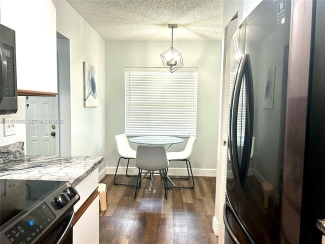 Building Photo - 7903 Willow Springs Dr