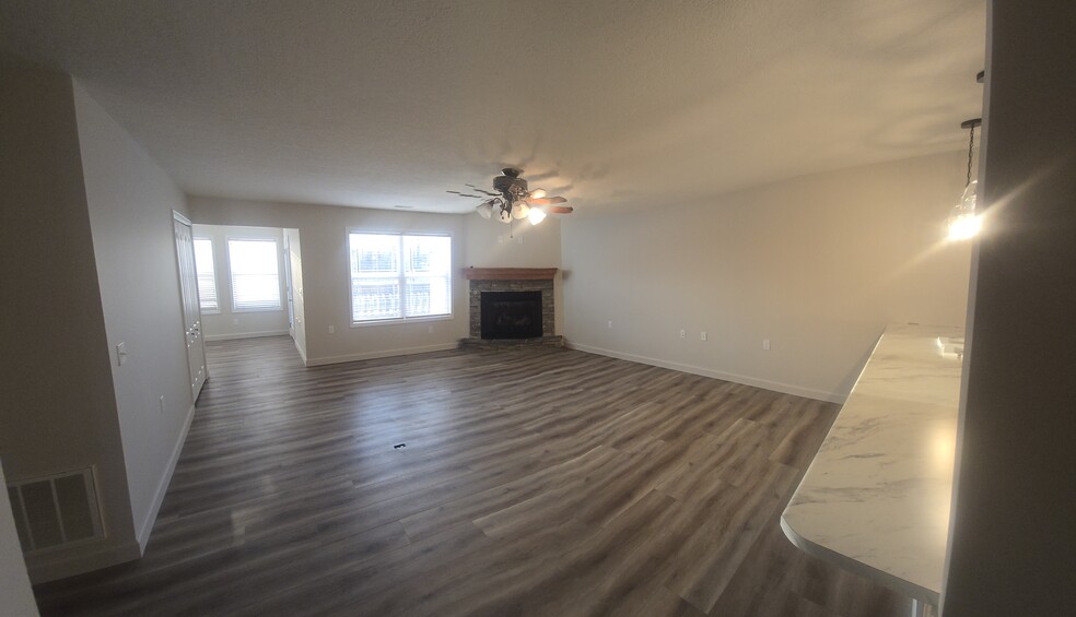 Great room with Fireplace - 1301 Lantern Pointe Dr