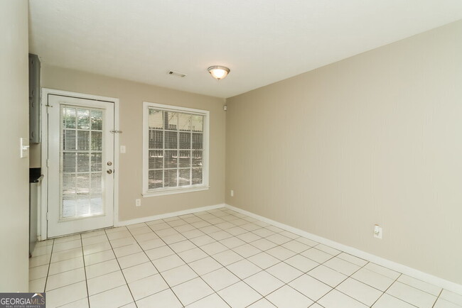 Building Photo - 500 Laurel Dr