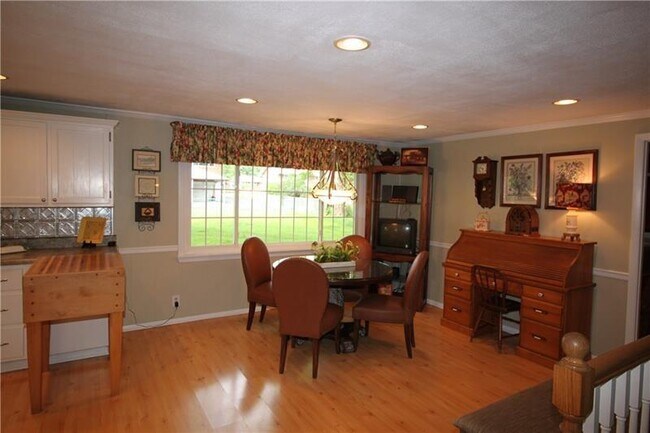 Building Photo - 3753 Evergreen Dr