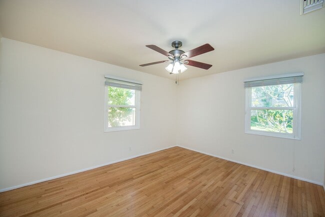 Building Photo - 20092 Bayview Ave