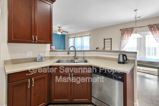 Building Photo - 145 Chapel Lake S