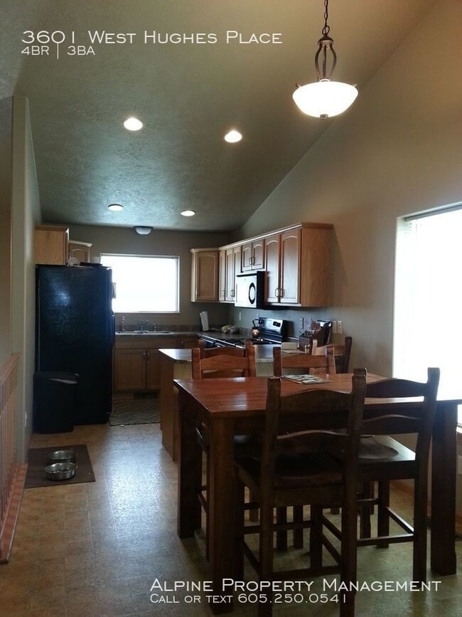 Building Photo - 4 Bed/3 Bath Twinhome For Rent!!