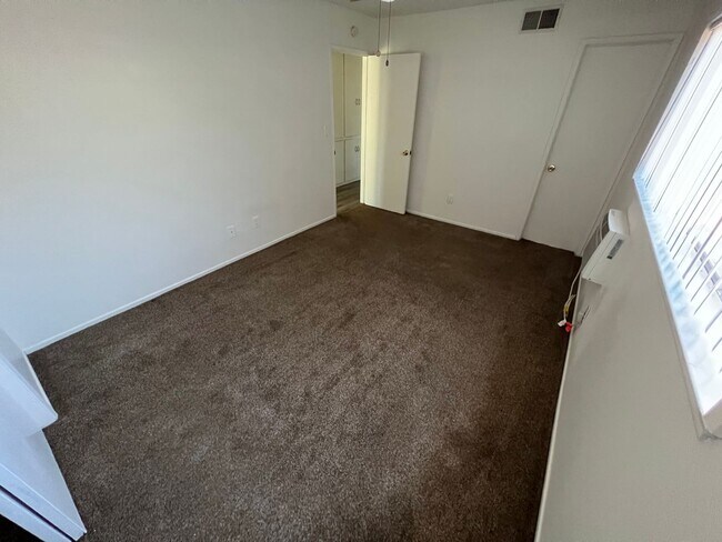 Building Photo - 4 bedroom 2 bath,  fenced yard w/ fruit tr...