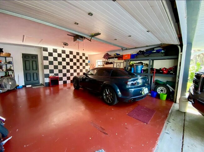 Building Photo - 6106 Everglades Dr