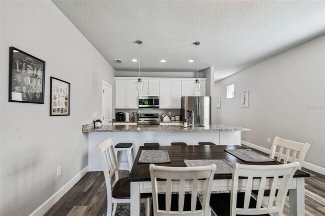 Building Photo - 3902 W Everett Ave