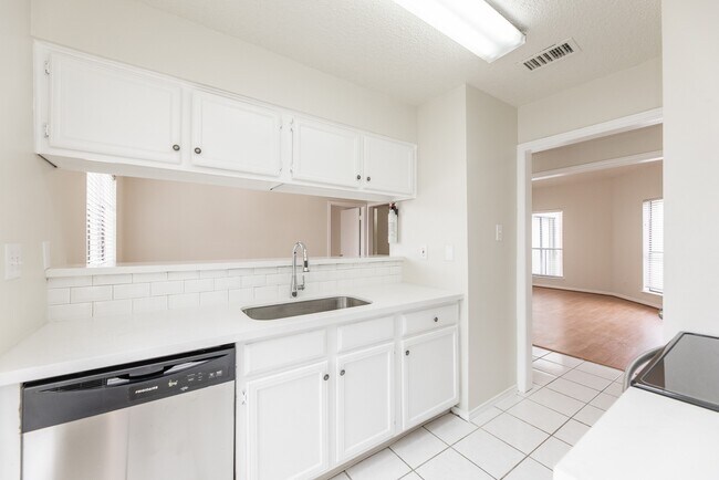 Building Photo - 3742 Thistlemont Dr