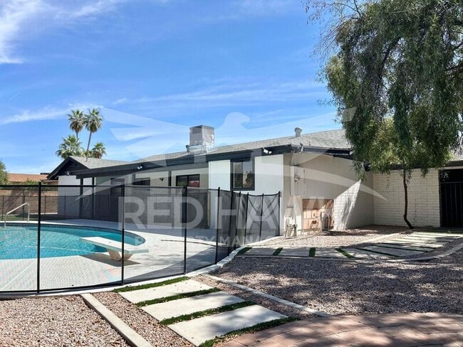 Building Photo - 2466 E Huber St