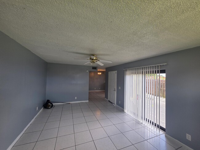 Building Photo - 3776 Victoria Dr