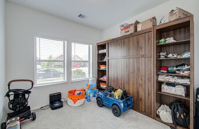 Building Photo - 4722 Crest Hill Dr