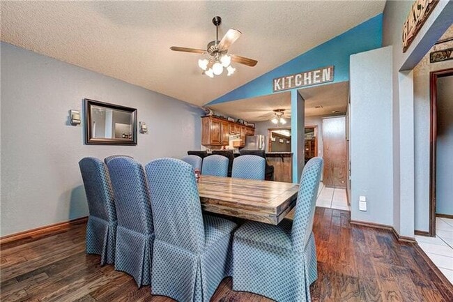 Building Photo - 3 Bed 2.5 Bath 2 Car Garage in Westmoor Ad...