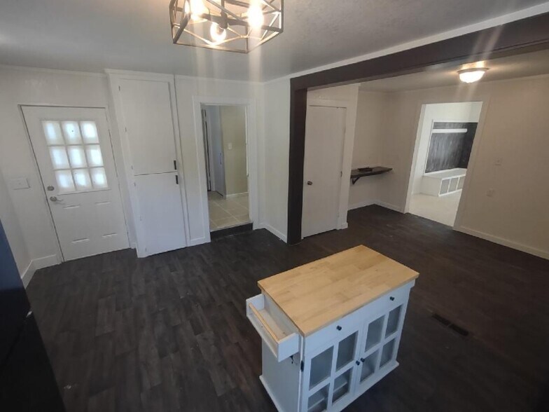 Building Photo - 14644 Kellogg School Rd