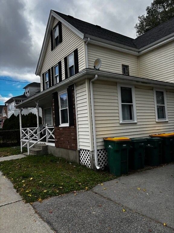 Building Photo - 385 Nahatan St