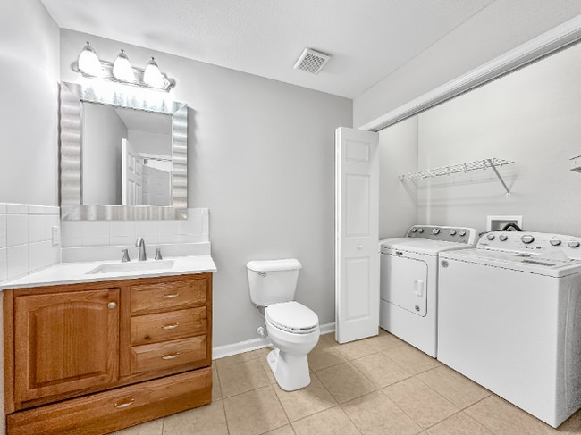 Building Photo - Beautiful 2 Beds 2 Baths Villa in Far South