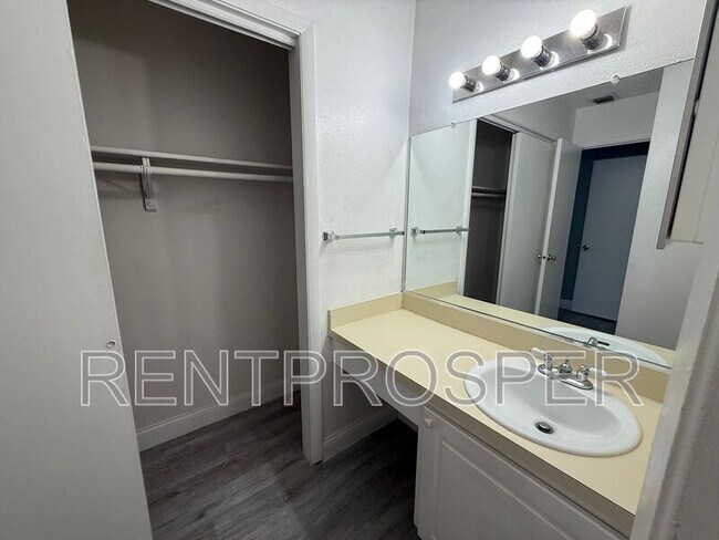 Building Photo - 4305 S Semoran Blvd