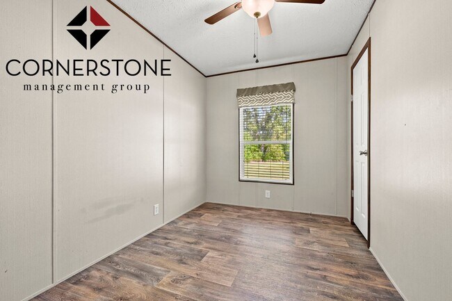 Building Photo - Cozy 3-Bed, 2-Bathroom Trailer Home Available for Rent! Located off of Strawberry Lane in Albany!