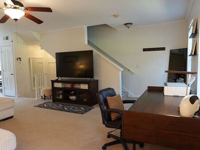 Building Photo - 1004 Waterside Dr