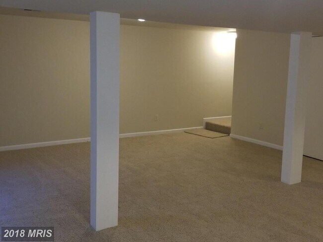 Building Photo - 16 Twin Lake Ct