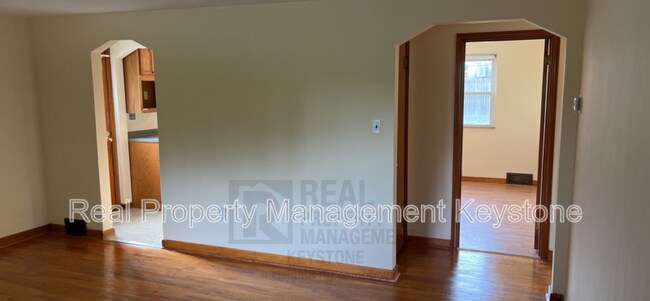 Building Photo - 910 9th St