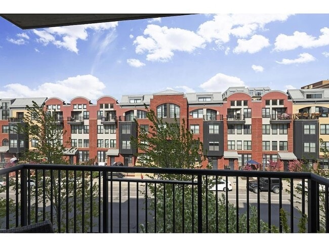 Building Photo - 401 N 2nd St