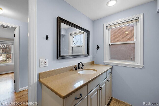 Building Photo - 1079 Larkmoor Blvd