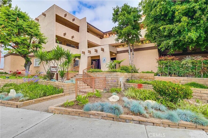 Building Photo - 2501 W Redondo Beach Blvd
