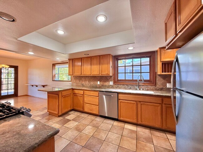 Building Photo - 5616 Marne Ave