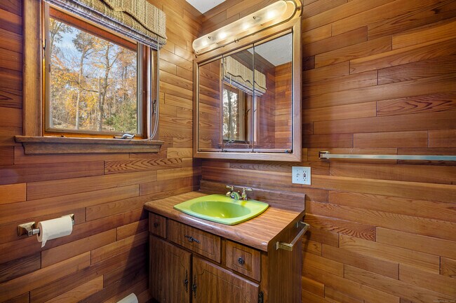 Building Photo - 117 Church Hill Rd