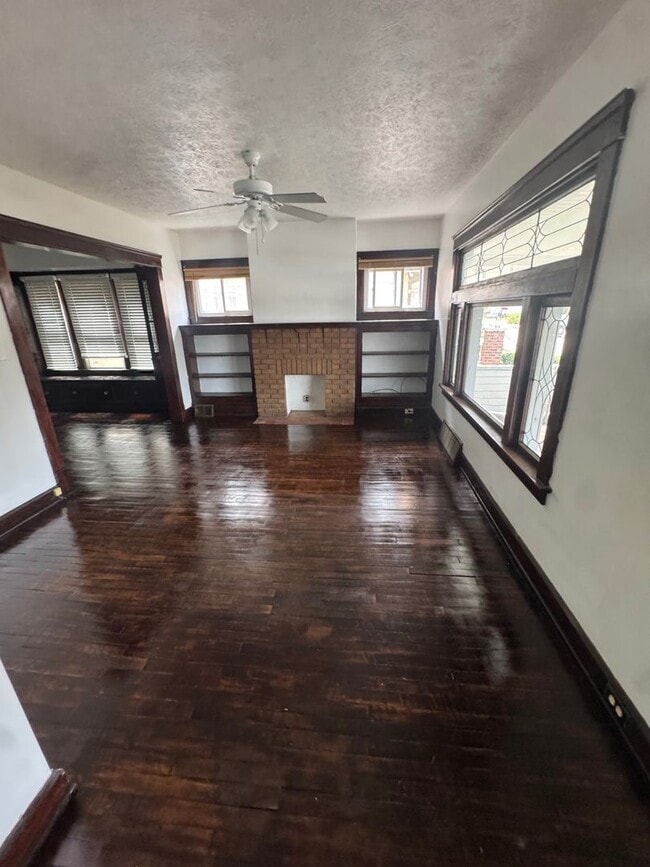 Building Photo - 2217 W 105th St