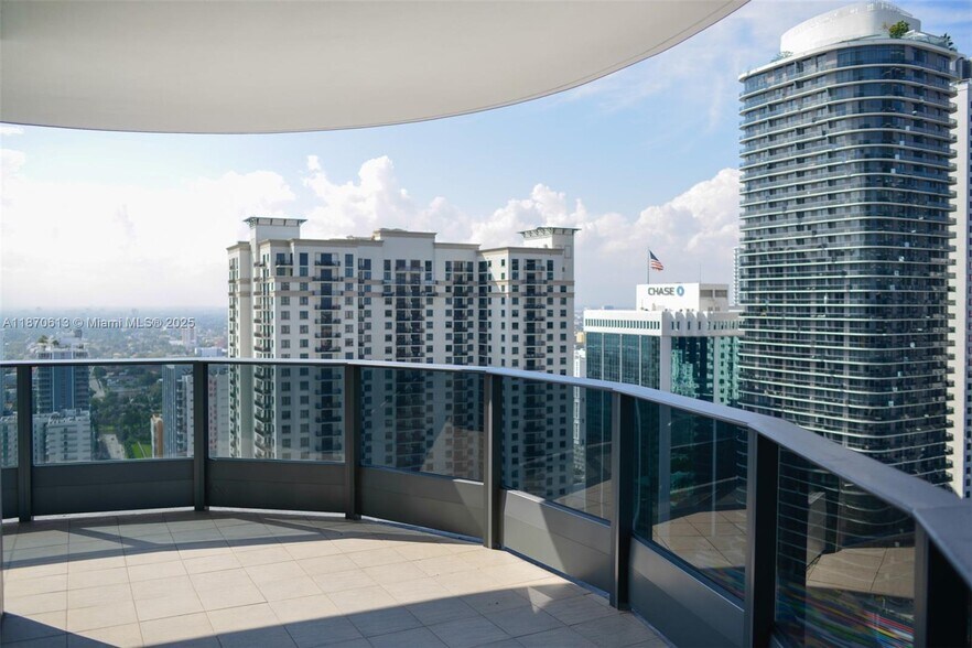 Building Photo - 1000 Brickell Plz