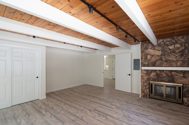 Building Photo - 3658 Lawnwood Ct