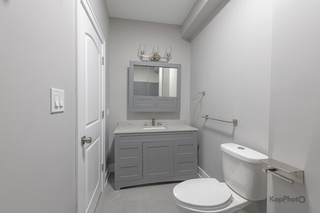 Building Photo - 3044 W Irving Park Rd