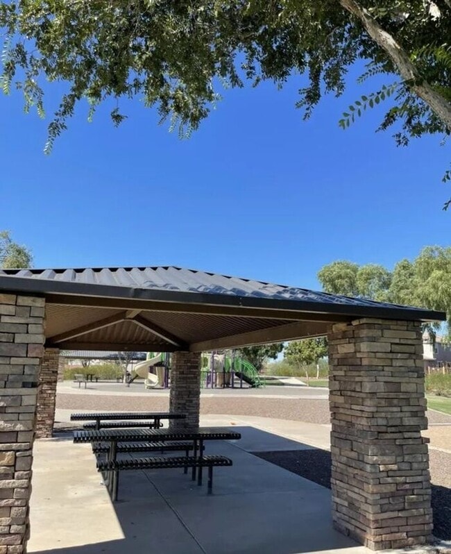 Building Photo - 2022 Built Single-Level 4Bedrooms/3Baths Stunning Home!!