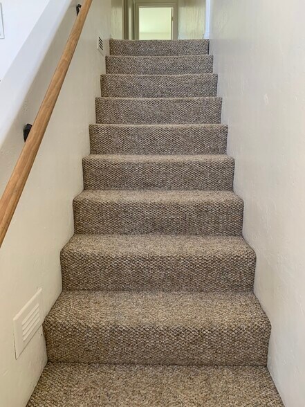 Building Photo - 422 Avenida Oriol