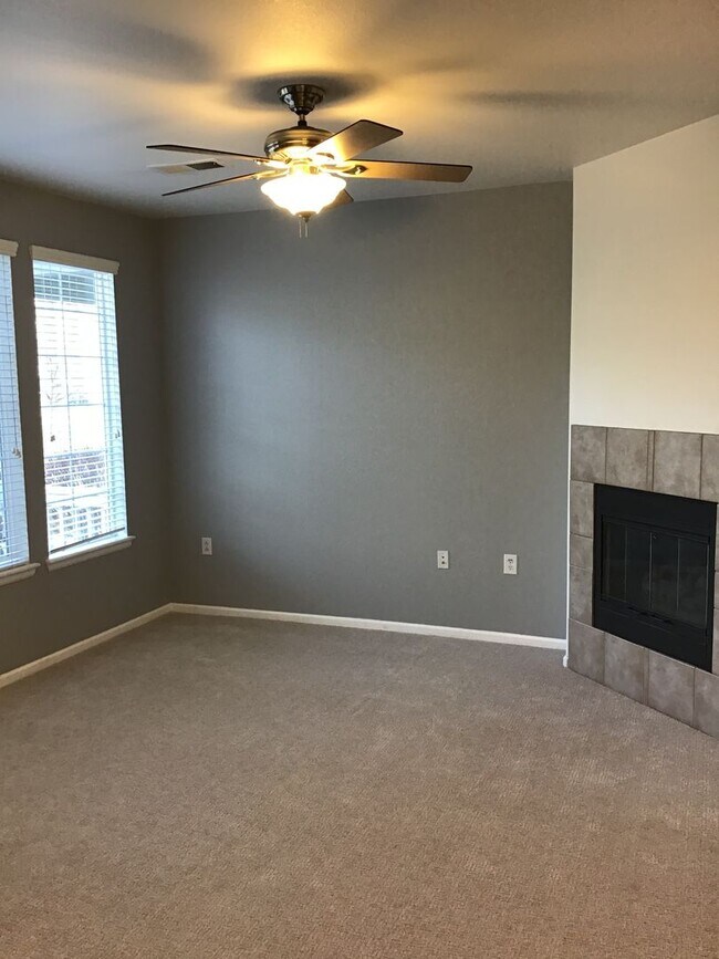Building Photo - 3 bed 2.5 bath townhome for rent at Cherry landing 80016