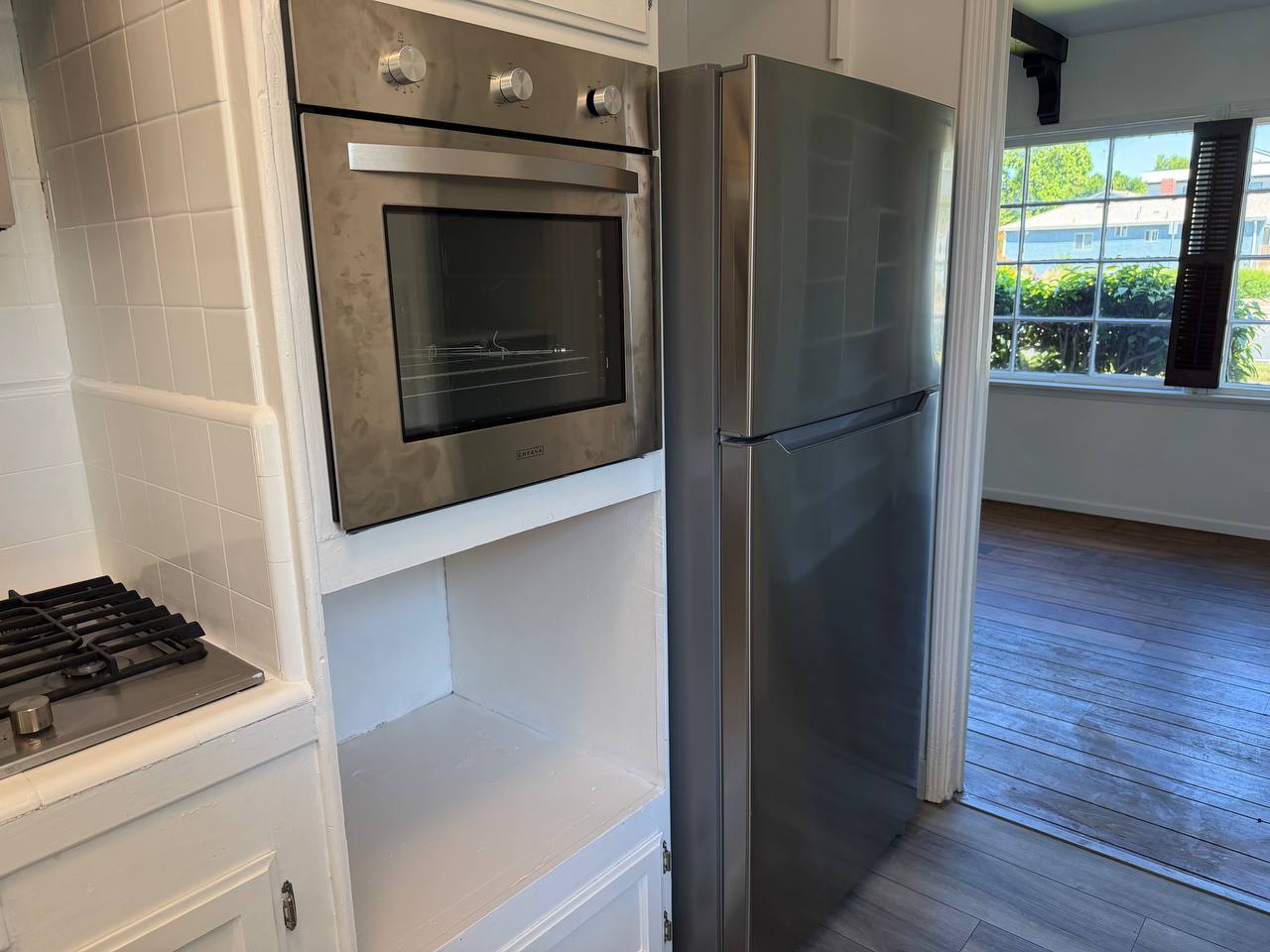 Building Photo - 13422 Oxnard St