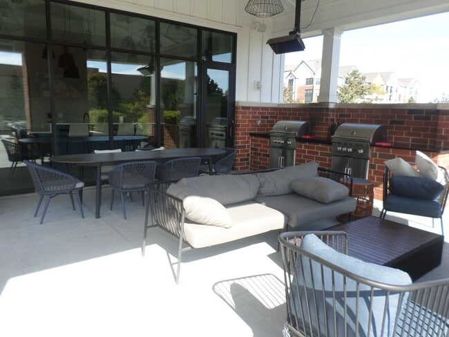 Building Photo - 6935 70th Ct