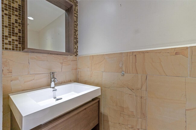 Building Photo - 167 NW 115th Terrace